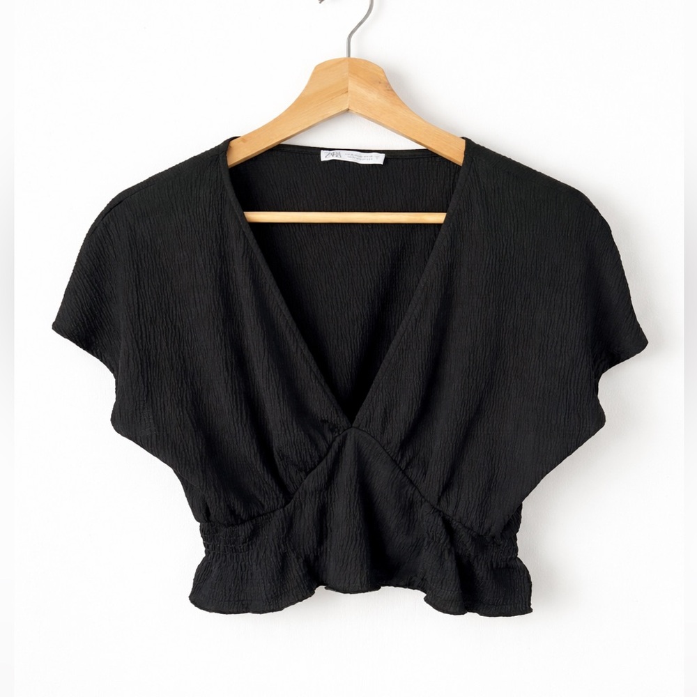 ZARA- Black Textured Smocked V-Neck Crop Top - M - Picture 2 of 8